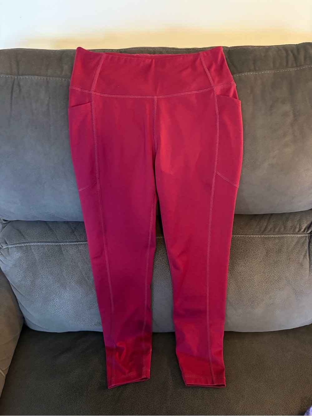 Victoria’s Secret Size Small Cropped Maroon Leggings